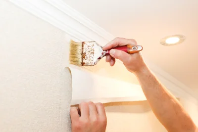 Pose de papier peint à Etaux — revêtements muraux et toiles de verre